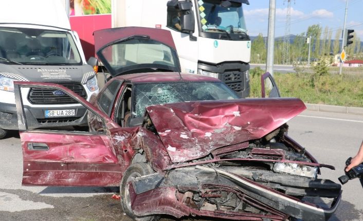 Otomobil hurdaya döndü: 1 yaralı