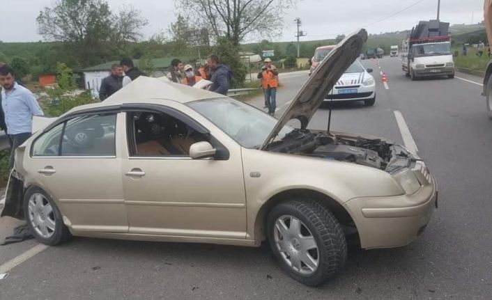 Otomobil ile kamyonet çarpıştı: 2 yaralı