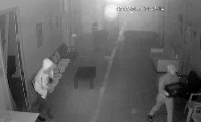 (ÖZEL) Vicdansız hırsızlar aile sağlık merkezini soydu, vatandaşlar mağdur oldu