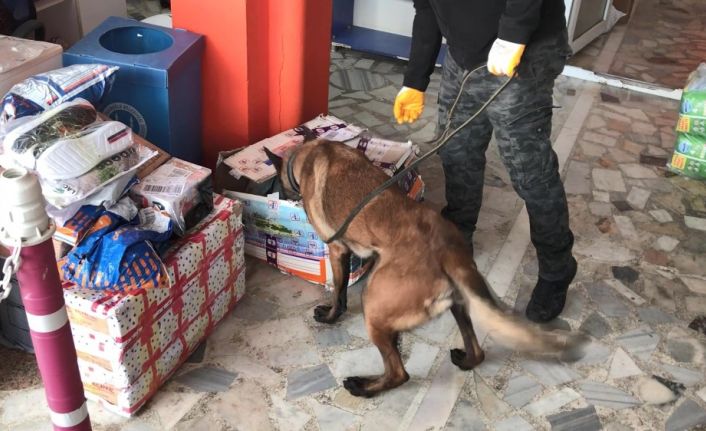 Polis kargocu kılığına girdi, gıda kolisinde 3 kilo eroin ele geçirildi