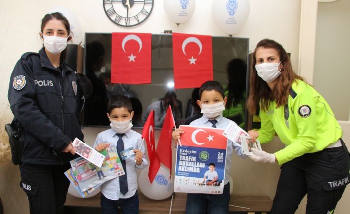 Polis, Trafik Haftası’nda evde kalan çocukları unutmadı
