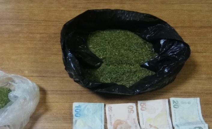 Polisten kaçmaya çalıştı, 150 gram esrarla yakalandı