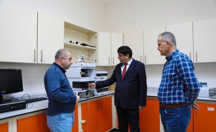 Rektör Alma, Gıda ve Mikrobiyoloji Laboratuvarlarına Covid-19’a karşı Ar-Ge çalışması talimatı verdi
