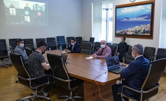 Rektör Yılmaz Can telekonferans yöntemiyle öğrencilerle buluştu