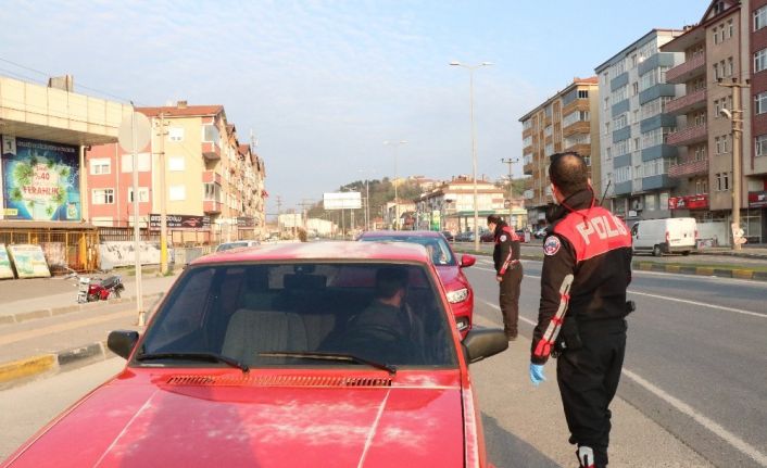 Sokağa çıkma yasağına uymayan 13 kişi ve 1 işyerine idari yaptırım uygulandı