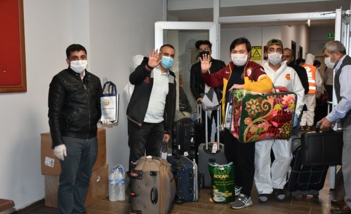 Suudi Arabistan’dan gelerek karantinaya alınan 182 kişi memleketlerine uğurlandı, geriye bıraktıkları notlar kaldı