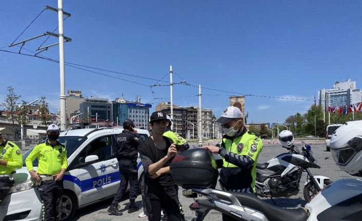 Taksim’de ceza kesilen vatandaş: “Bana ceza işlemez ama siz yine de cezanızı yazın”