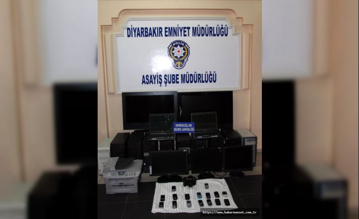 Tarlada su borularını kesen hırsızlar suçüstü yakalandı