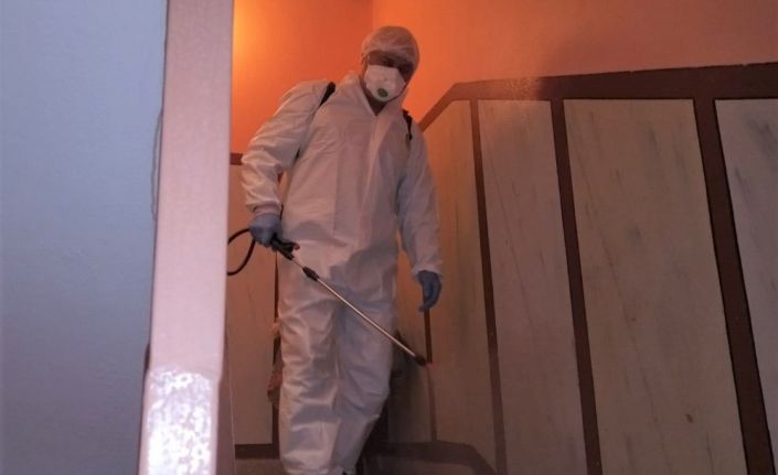 Turgutlu’da karantinadaki binalar dezenfekte ediliyor
