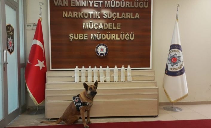 Van’da pet şişe içerisinde 14 kilo 800 gram likit metamfetamin ele geçirildi