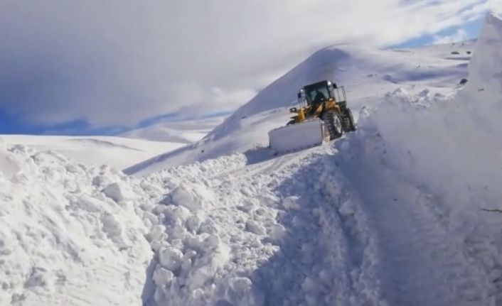 Yılın 6 ayı kapalı olan kara yolunu açma çalışmaları devam ediyor