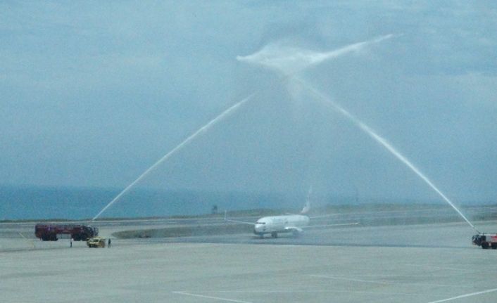 Korona virüs sürecinin ardından Trabzon Havalimanı’na uzun bir zaman sonra ilk tarifeli uçak seferi bugün gerçekleşti
