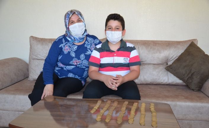 10 yaşındaki çocuk, tablet almak için biriktirdiği parayı Mehmetçik Vakfı’na bağışladı