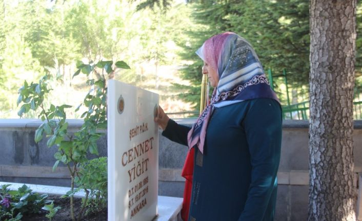 15 Temmuz Şehidi Cennet Yiğit’in annesi Huriye Yiğit: “Özlemimiz büyük ama gururumuz daha büyük”