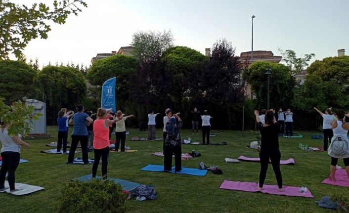 Açık havada yoga huzuru