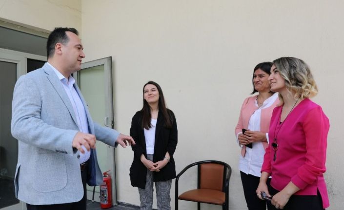 Akhisar Belediyesi şiddete uğrayan kadınların yanında