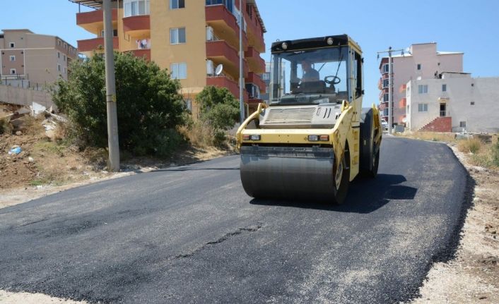 Aliağa’da asfaltlama çalışmaları tüm hızıyla sürüyor