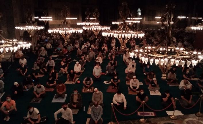 Ayasofya-i Kebir Cami Şerif-in açılışının 3. gününde de sabah namazı yoğunluğu yaşandı