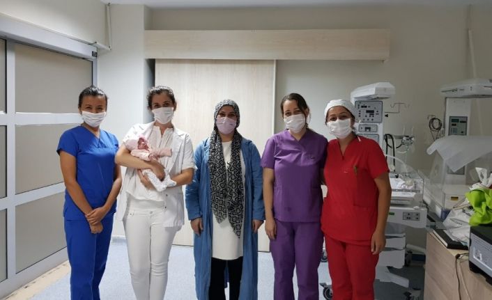 Aydın’da 1 kilo 50 gram olarak dünyaya gelen bebek taburcu oldu