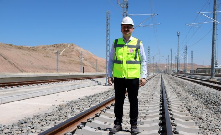 Bakan Karaismailoğlu: “Hedefimiz 2023 yılına 3 bin 500 kilometre demir yolu hattı ile girmek”