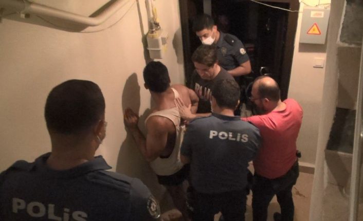 Balkondan çevreye ateş eden alkollü şahıs korku dolu anlar yaşattı