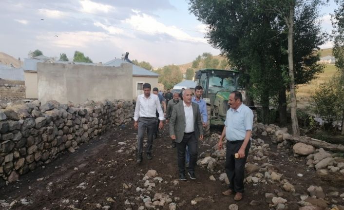 Başkan Ensari, selin yaşandığı mahallelerde incelemelerde bulundu