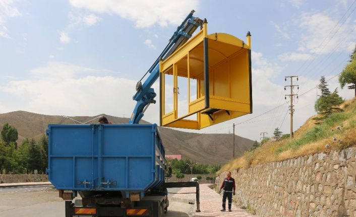 Bitlis’te otobüs durakları yenileniyor