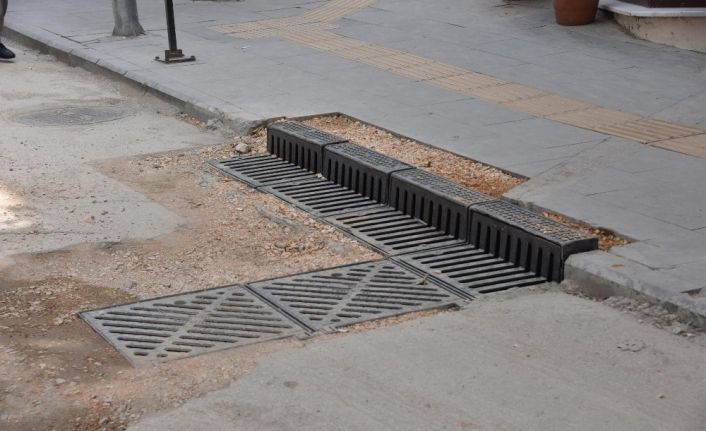 Bordür tipi yağmur suyu ızgaralarıyla su baskınlarındaki zarar en aza indirilecek