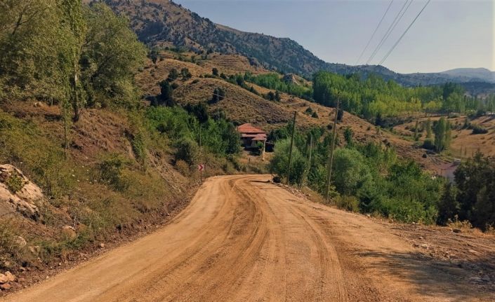 Büyükşehir Seydikemer’de yol çalışmalarını sürdürüyor