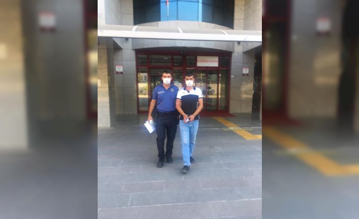 Çatal-bıçak hırsızı polisten kaçamadı