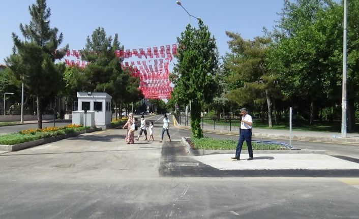 Diyarbakır’da güvenlik nedeni ile 4 yılı aşkındır kapalı olan cadde trafiğe açıldı
