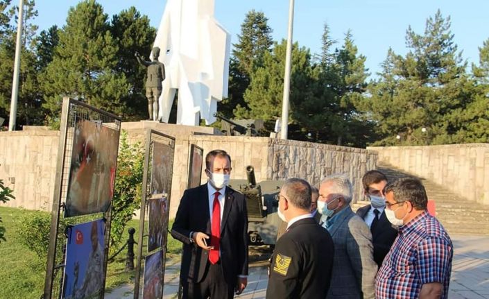Dumlupınar’da İlk Hedef Anıtı’nda 15 temmuz şehitleri için resim sergisi açıldı