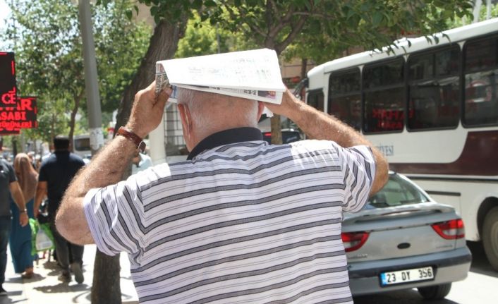 Elazığ’da sıcak hava etkisini sürdürüyor, termometreler yine 47’yi gördü