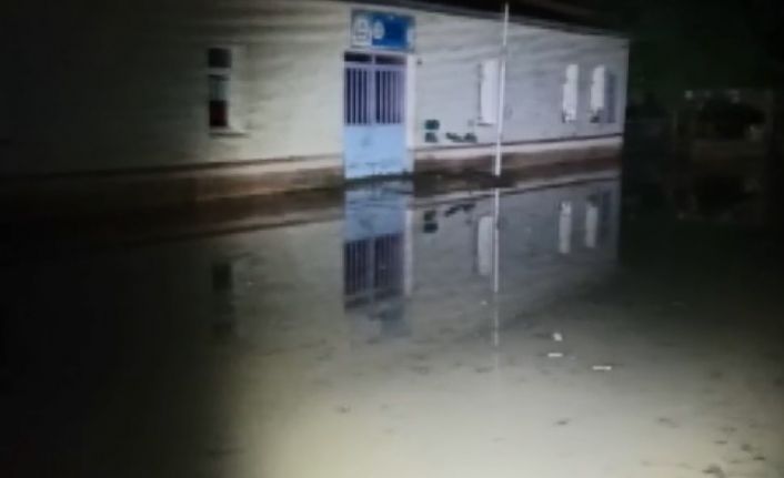 Erzurum’da sel hayatı felç etti: 1 okul ve 1 ev sular altında kaldı