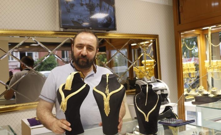 Evlilik hazırlığı yapanları korona virüsten sonra altın fiyatları da vurdu