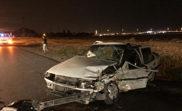 Hafif ticari araçla otomobil kafa kafaya çarpıştı: 2’si ağır 5 yaralı