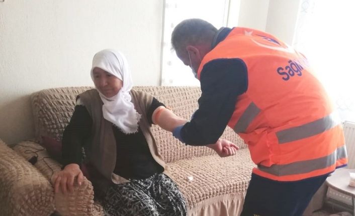 Hisarcık Vefa Sosyal Destek Grubu’nun evde sağlık hizmeti yüz güldürüyor