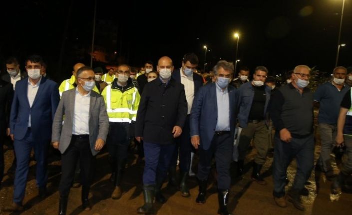 İçişleri Bakanı Süleyman Soylu:"12 köye ulaşım kapalı, 11 yaralımız, 1 de kaybımız var"