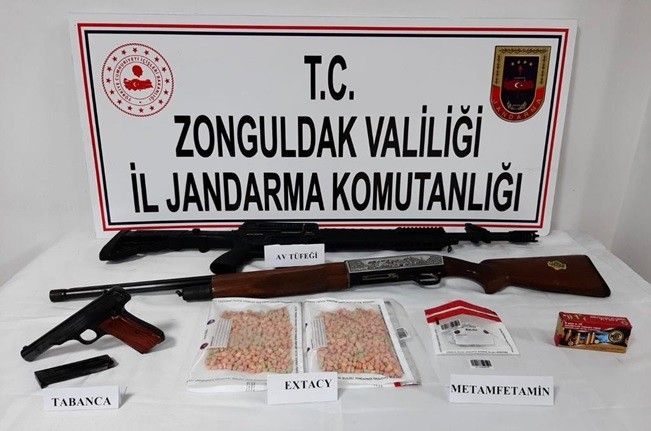 İki inşaat işçisinin öldürüldüğü cinayetin ardından silah ve uyuşturucu ele geçirildi