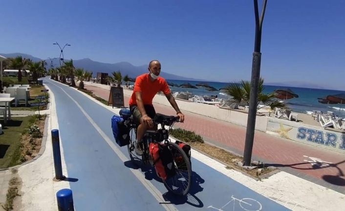 İspanyol gezgin, nesli tehlike altında olan hayvanlar için 8 yıldır pedal basıyor