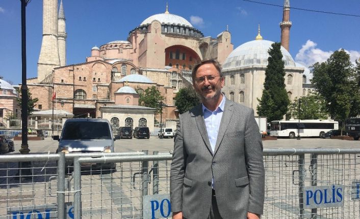 İstanbul İl Kültür ve Turizm Müdürü Dr. Coşkun Yılmaz Ayasofya’da incelemelerde bulundu