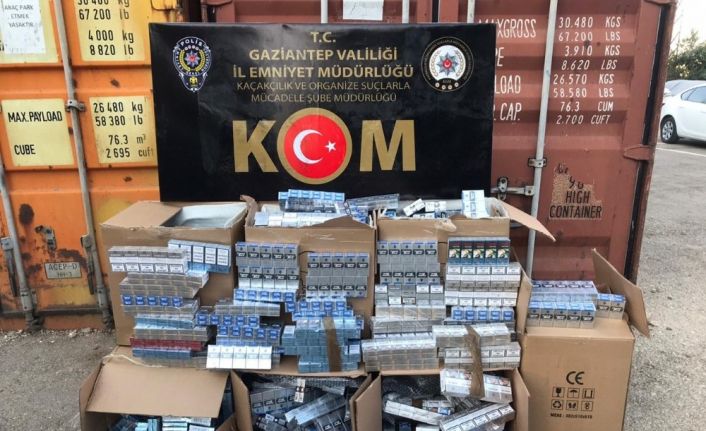 Kargo aktarım merkezinde 4 bin 300 paket kaçak sigara ele geçirildi