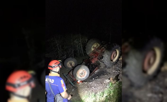 Kayıp ihbarı verilen yaşlı adam devrilen traktörün altında ölü olarak bulundu