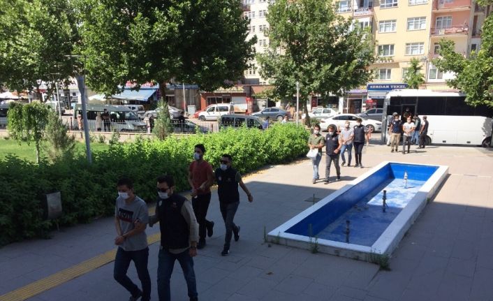 Kırşehir merkezli operasyonda gözaltına alınan şüpheliler adliyeye sevk edildi