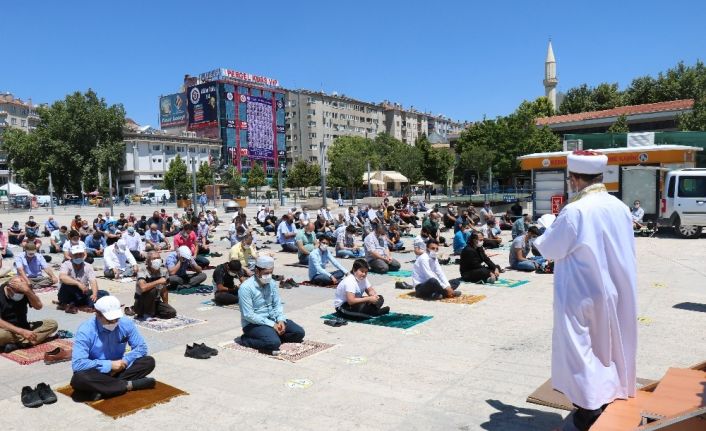 Kırşehir TÜGVA, Ayasofya’nın ibadete açılması dolasıyla lokma dağıttı
