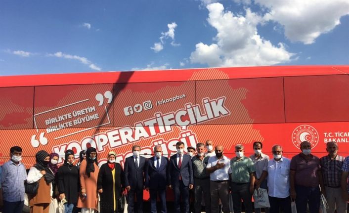 Kooperatifçilik otobüsü Kale ilçesinde