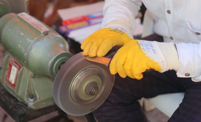 Kurban Bayramı öncesi bıçaklar tek tek bilenme işleminden geçiyor