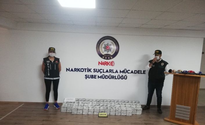 Malatya polis ekipleri tarafından gerçekleştirilen operasyonda piyasa değeri yaklaşık 13 milyon TL olan 195 kilogram eroin ele geçirildi.