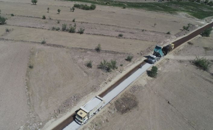 Manisa’da 5 farklı ekip 800 kilometrelik asfalt hedefi için çalışıyor