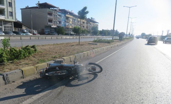 Motosikleti ile yayaya çarpan belediye personeli yaşama tutunamadı